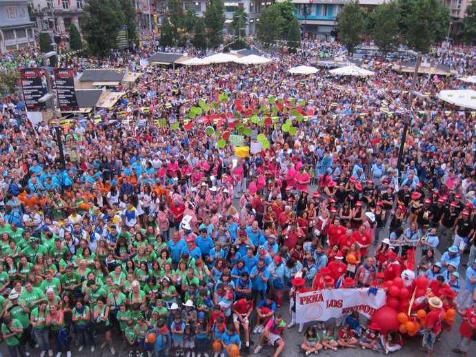 Miles de personas en el chupinazo de las fiestas de Santander 