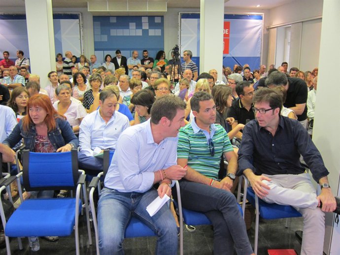 Jiménez junto a Samuel Caro y Juan Moscoso antes de comenzar el 'congresillo'