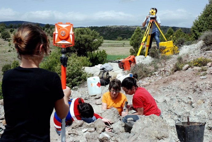 Excavación paleontológica en un yacimiento de El Castellar (Teruel).