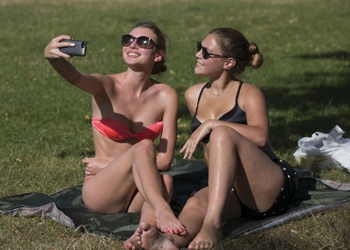 Las aplicaciones que no pueden faltar en tu móvil este verano