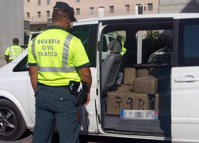 La Guardia Civil intercepta una furgoneta cargada de hachís durante un control 