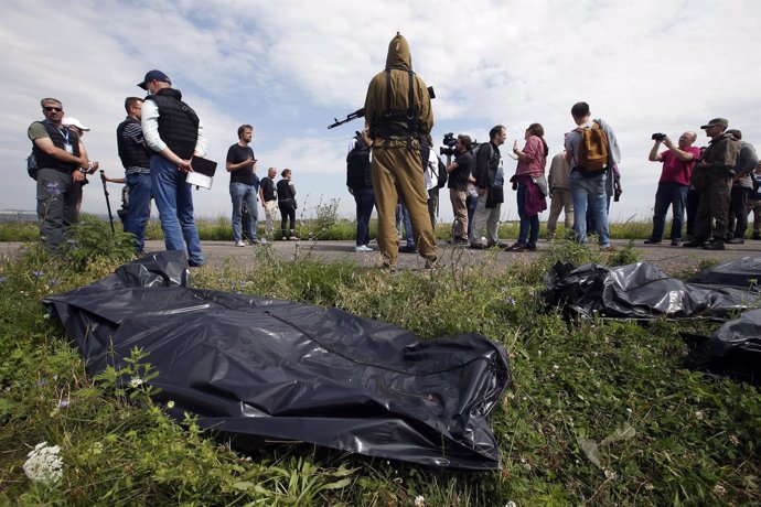 Expertos de la OSCE en el lugar del MH17, el avión estrellado en Ucrania