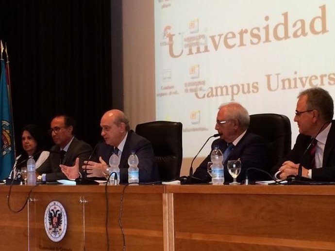 Fernández Díaz en la inauguración de los cursos de verano de Melilla