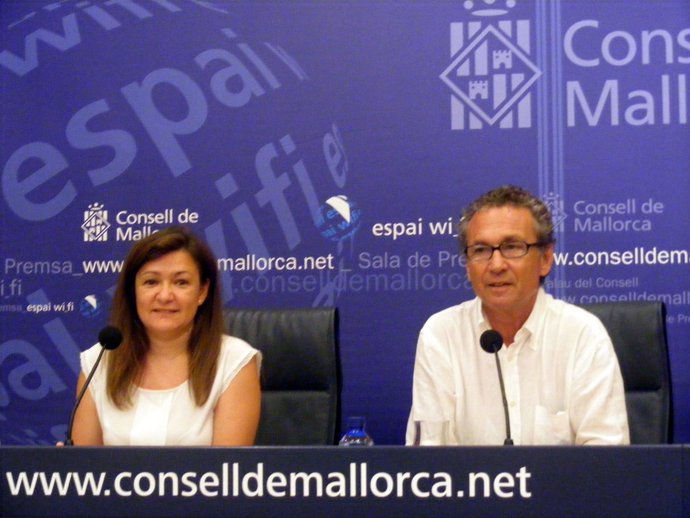 Mercedes Garrido y Jaume Garau en rueda de prensa