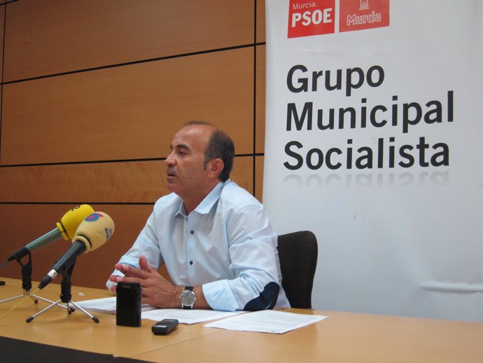 Pedro López durante la rueda de prensa