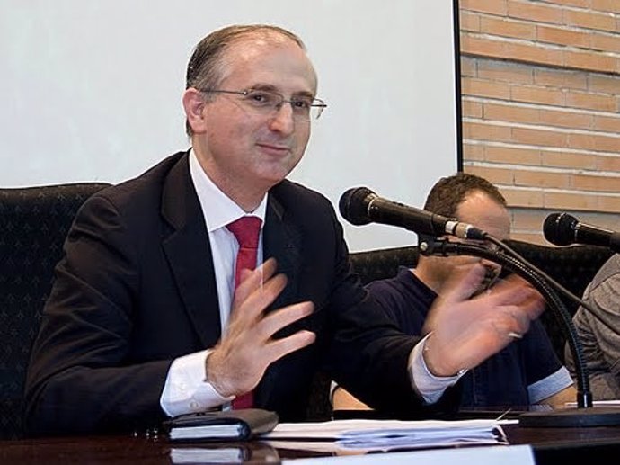 El profesor Alfonso Méndiz en los cursos de la UPO