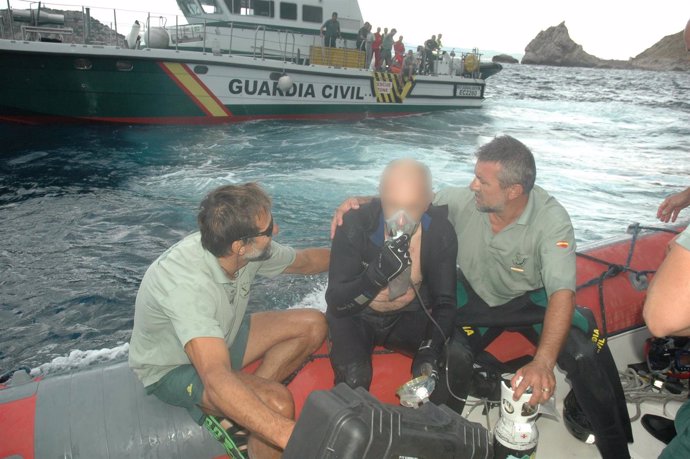 Rescate de un submarinista atrapado en una cueva de L'Estartit