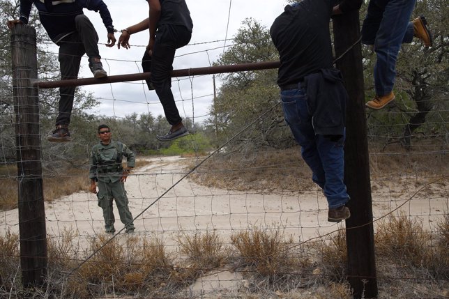 Mexicanos cruzan frontera EEUU 