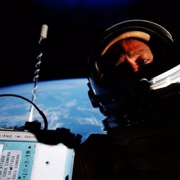 Buzz Aldrin tomó la primera 'selfie' espacial