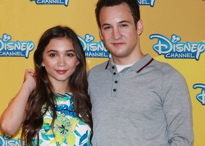 Los protagonistas de "Riley y el mundo" visitan España