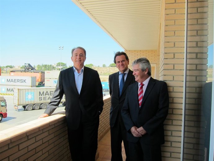 Pérez Anadón, Sixte Cambra y Larrañana en las instalaciones de la TMZ