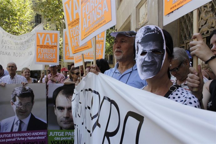 Protesta afectados estafas filatélicas