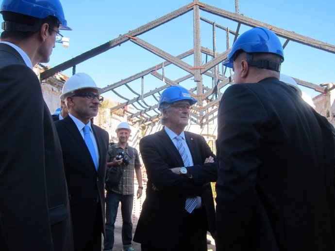 El alcalde de Barcelona, Xavier Trias, visitando la antigua fábrica Ca l'Alier