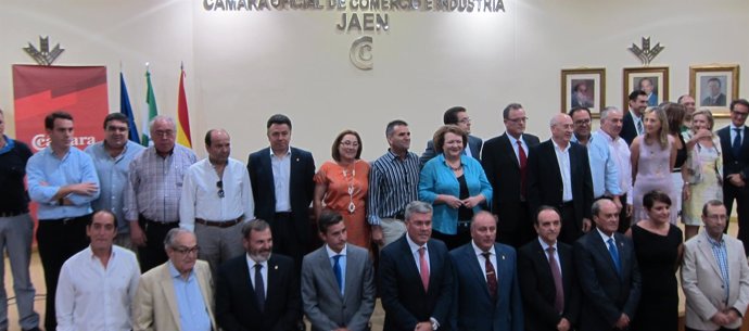 Foto de familia tras la constitución de la nueva directiva de la Cámara de Jaén