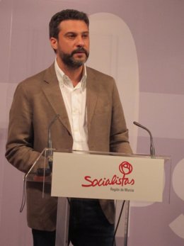 El viceportavoz socialista Joaquín López en rueda de prensa