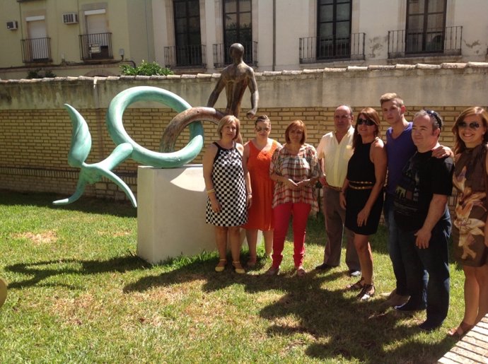 Presentación de la maqueta del monumento contra violencia de género