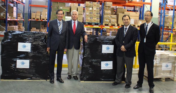 Fundación cofares entrega medicinas al embajador de Filipinas