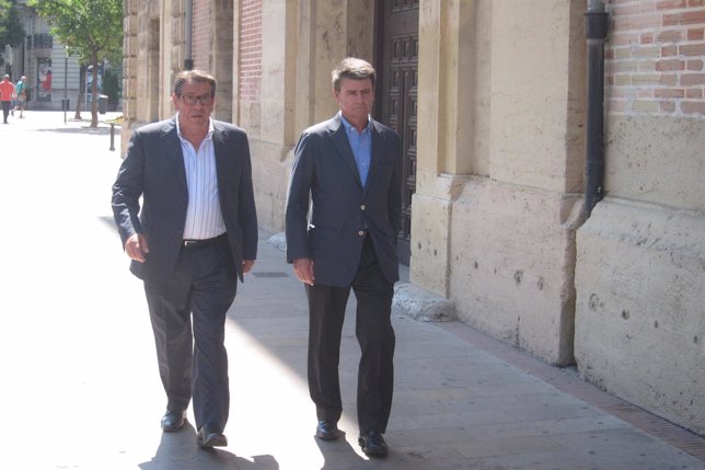 Hernández Mateo, junto a su abogado, a su entrada al TSJCV