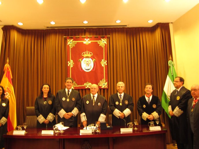 Entrega de medallas al mérito en el Colegio de Abogados de Sevilla