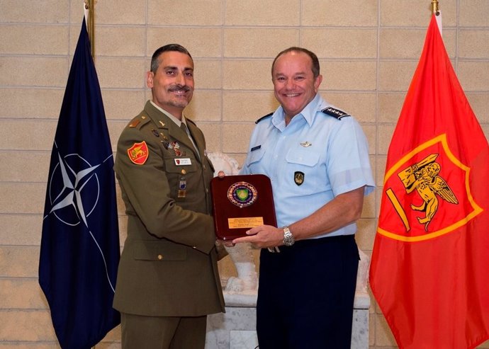 El brigada español Ángel Peiró recibe el premio de 'suboficial del año 2013'