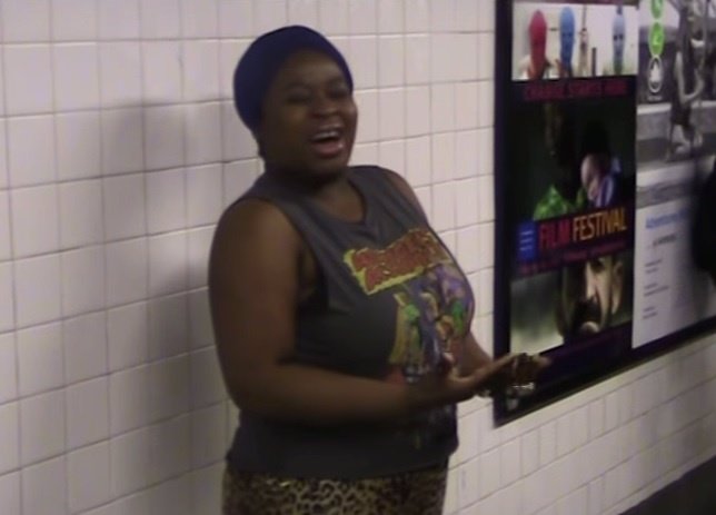 Silvia Johny la artista femenina del metro de NYC