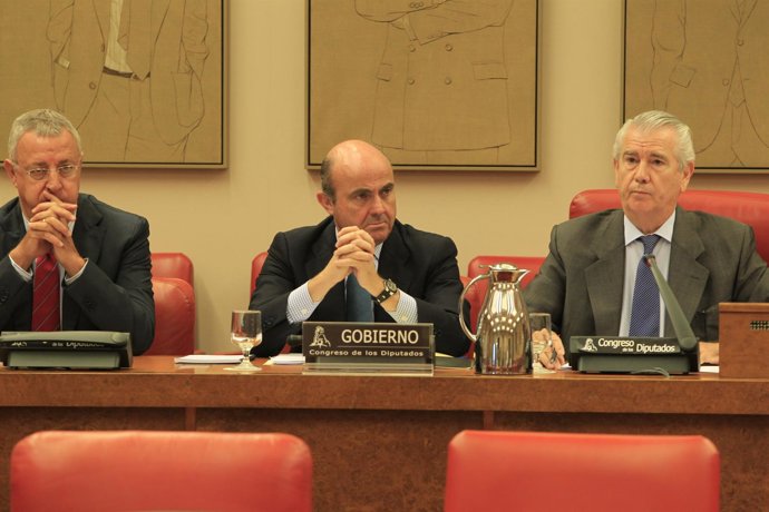 Guindos en la comisión del Congreso