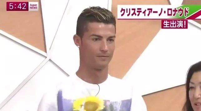 Cristiano Ronaldo experimentando un momento bizarro en tv japonesa