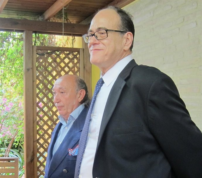 Francis Montesinos junto a su abogado, Pedro Nácher