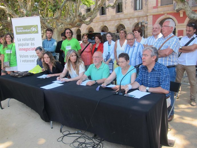 Los activistas E.Lucas, M.Corrales, A.Arqué, J.Vila, B.Serra y J.M.Ximenis. 