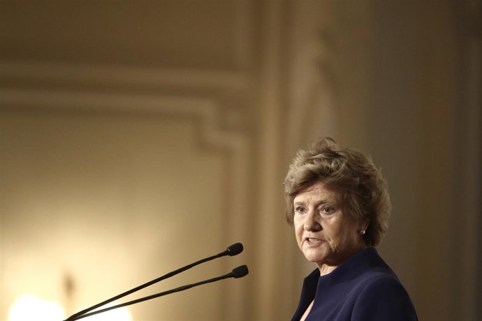 La defensora del Pueblo, Soledad Becerril, en un desayuno