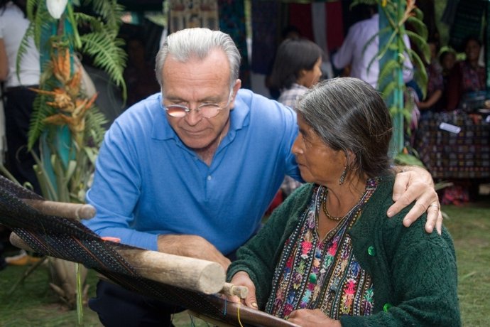 Isidre Fainé en un proyecto de cooperación en Guatemala