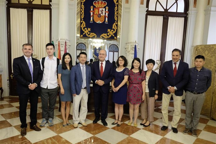 El alcalde Francisco de la Torre con una delegación china