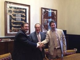 El conseller J.M.Pelegrí, en la firma de un convenio para fomentar la biomasa
