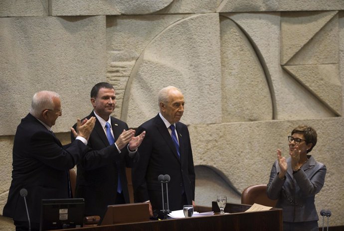 Peres abandona la Presidencia de Israel y cede el testigo a Rivlin
