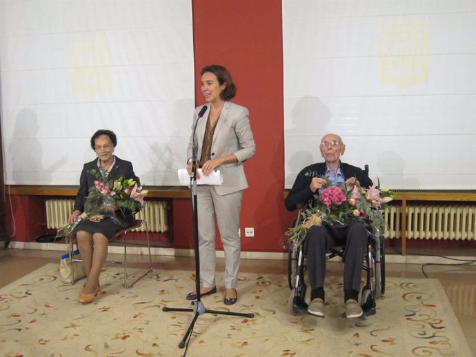 La alcaldesa de Logroño homenajea a las personas más mayores de la ciudad