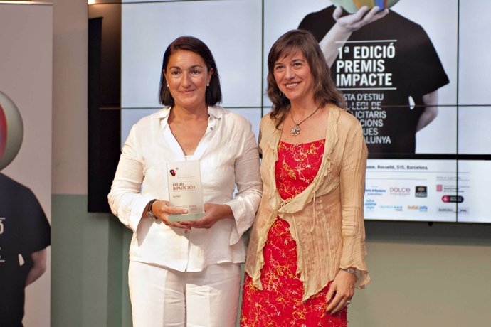 Rosa M. Anguita Garrido recoge el premio 'Impacte' 2014