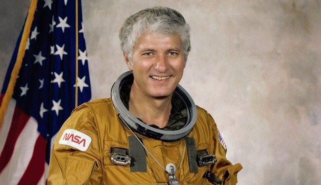 El astronauta Henry Hartsfield