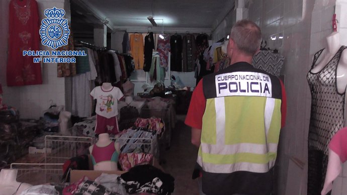 La Policía Nacional inspecciona 16 establecimientos del Barrio de San Andrés