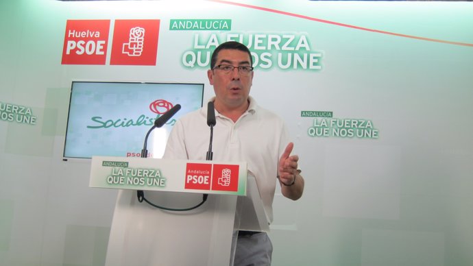 El secretario de Política Municipal del PSOE de Huelva, Manuel Domínguez.