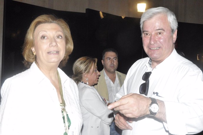 La presidenta del PP-Aragón, Luisa Fernanda Rudi, y el delegado del Gobierno.