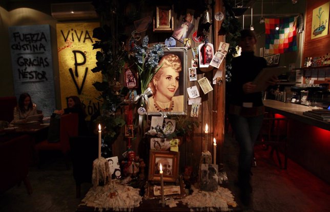 Un santuario de Eva Perón en el restaurante Perón en Buenos Aires. 
