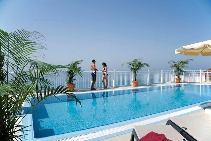 Piscina de hotel Sercotel