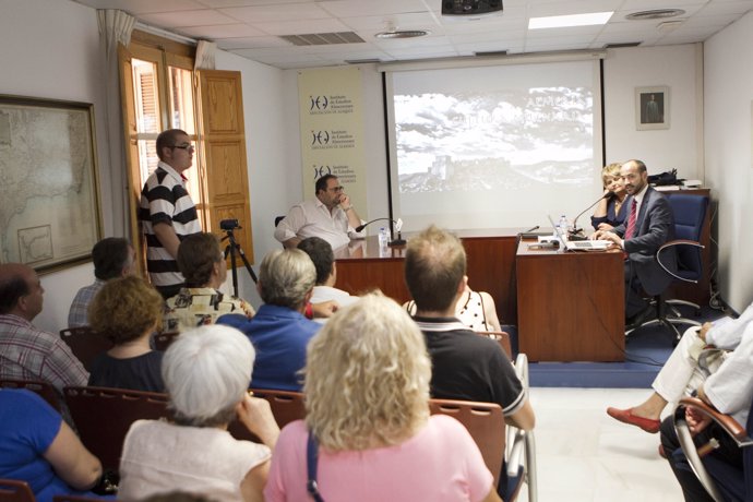 Un momento de la conferencia en el IEA sobre el Milenio de Almería