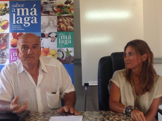 Diputada Ana Mata y Leovigildo Martín, presidente productores estevia Axarquía