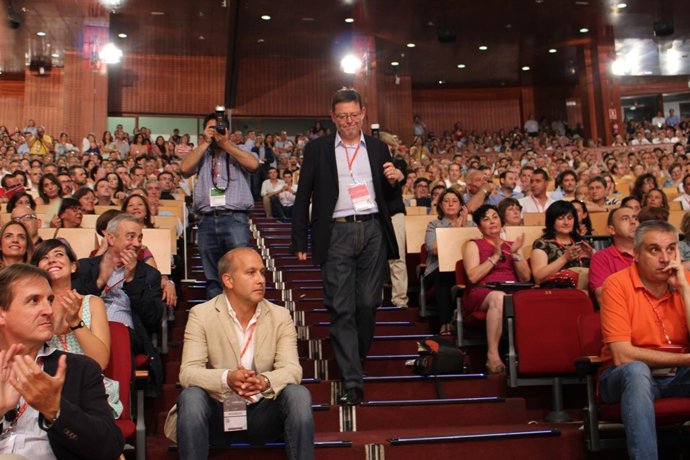 Puig en el congreso extraordinario del PSPV