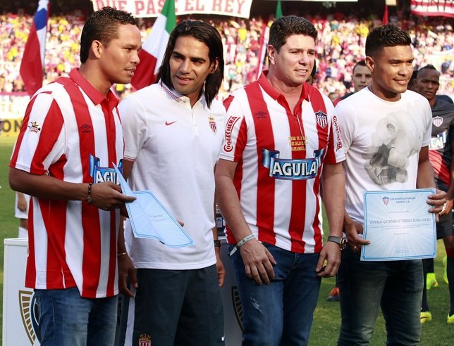 Falcao con compañeros del Mónaco en Copa Euroamericana