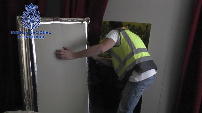 Imagen del hueco por el que se accedía a la plantación