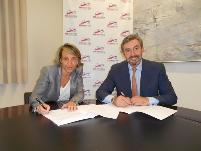 Firma del acuerdo entre Fibers y Motorpress Ibérica
