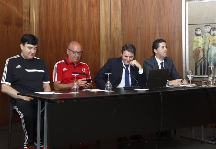 Encuentro entre árbitros y la LFP en Santander
