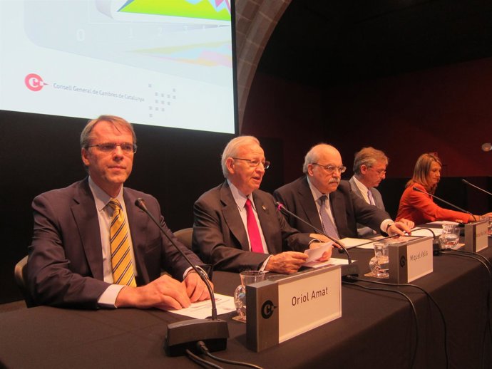 O.Amat, M.Valls, A.Mas-Colell, J.L.Mora y C.Poveda